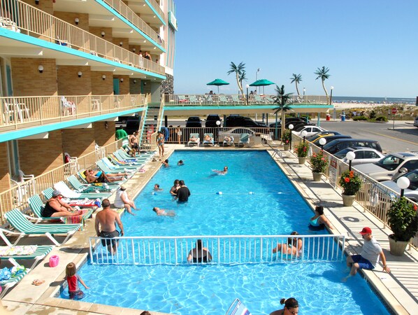 Alberca al aire libre por temporada 