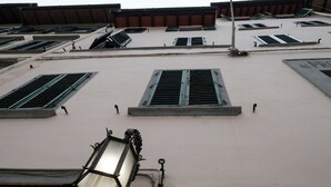 A building with multiple windows and a sign for "Pane Dolci &ati".