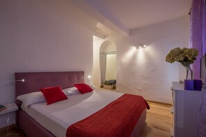 Apartment, 1 Bedroom | 1 bedroom, iron/ironing board, cribs/infant beds, free WiFi - La Dimora di San Lorenzo (Florence)
