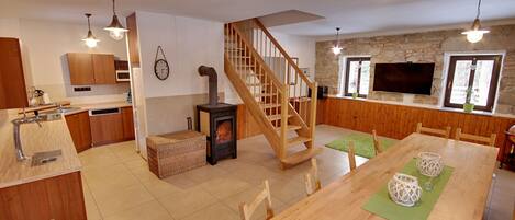 Comfort Chalet, 4 Bedrooms, Non Smoking, Garden View | Living area | Flat-screen TV, fireplace