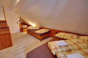 Comfort Chalet, 4 Bedrooms, Non Smoking, Garden View | 4 bedrooms, in-room safe, soundproofing, iron/ironing board - Chalupa Jiřík (Volary)