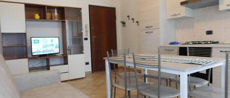 Standard Apartment, 1 Bedroom | Private kitchen