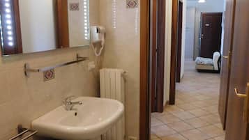 Appartamento Superior, 2 camere da letto | Bagno | Doccia, set di cortesia gratuito, asciugacapelli, bidet