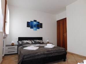 Superior-Apartment, 2 Schlafzimmer | 1 Schlafzimmer, schallisolierte Zimmer, kostenloses WLAN, Bettwäsche