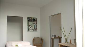 1 bedroom, in-room safe, individually decorated, individually furnished