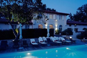 Front of property - evening/night - La Maison de la Prade (Messanges)