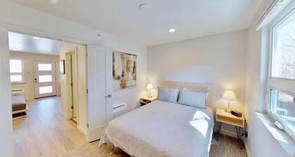 Slot Canyon Unit B, Walking distance to Main St