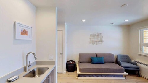 Slot Canyon Unit B, Walking distance to Main St