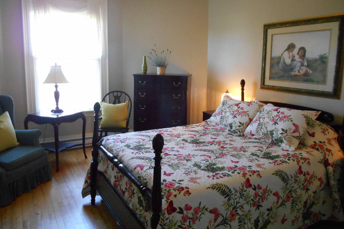 1 bedroom, hypo-allergenic bedding, individually decorated