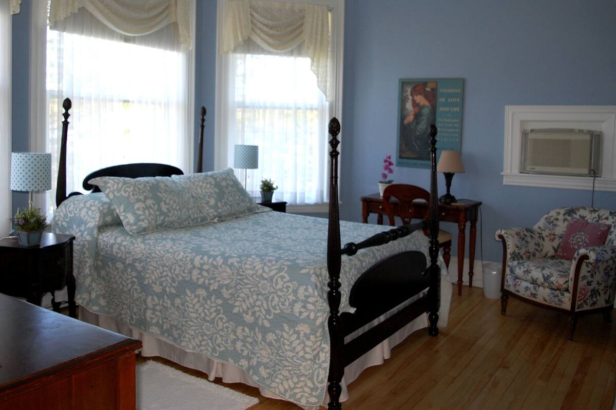 1 bedroom, hypo-allergenic bedding, individually decorated