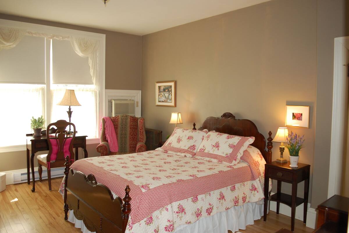 1 bedroom, hypo-allergenic bedding, individually decorated