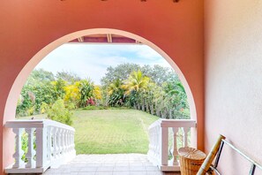 Property entrance - Casa La Loma (Roatan)