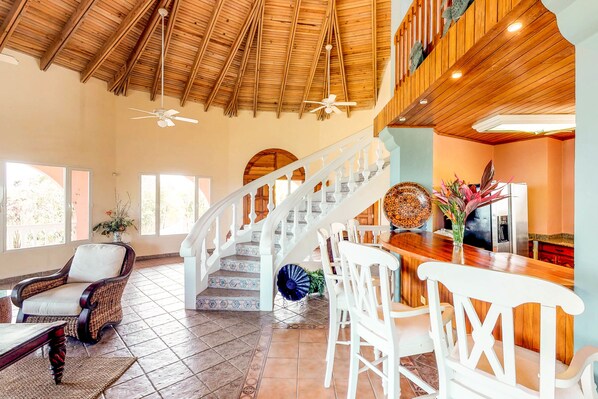 Living area - Casa La Loma (Roatan)