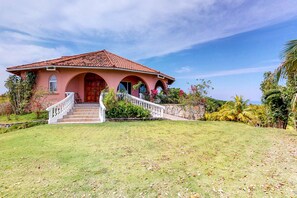 Front of property - Casa La Loma (Roatan)