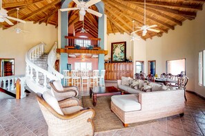 Living room - Casa La Loma (Roatan)