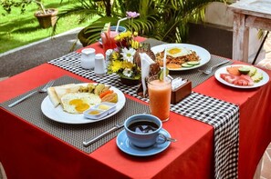 Frühstück, Mittagessen und Abendessen