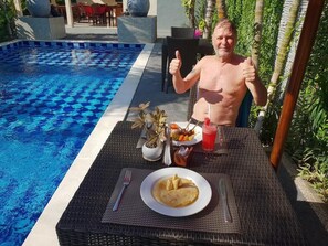 Kolam renang outdoor