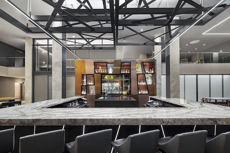 Salón en el lobby. AC Hotel Louisville Downtown