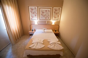 1 Schlafzimmer, hochwertige Bettwaren, Minibar, Schreibtisch