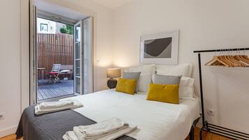 Superior Apartment | 2 bedrooms, iron/ironing board, free WiFi, bed sheets