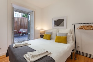 Superior Apartment | 2 bedrooms, iron/ironing board, free WiFi, bed sheets