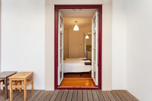 Superior Apartment | 2 bedrooms, iron/ironing board, free WiFi, bed sheets