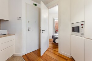 Apartamento superior | Área de estar | TV de tela plana 32 polegadas com canais digitais, TV