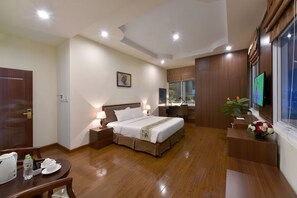 Dobbeltrom – executive | Minibar, safe på rommet, skrivebord og blendingsgardiner