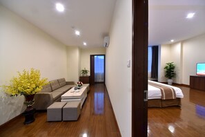 Luxury Room, 1 Queen Bed, Non Smoking - Lotus Legend Hotel (Hanoi)