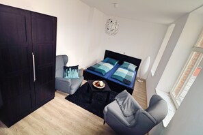 3 habitaciones, tabla de planchar con plancha, cunas y wifi gratis