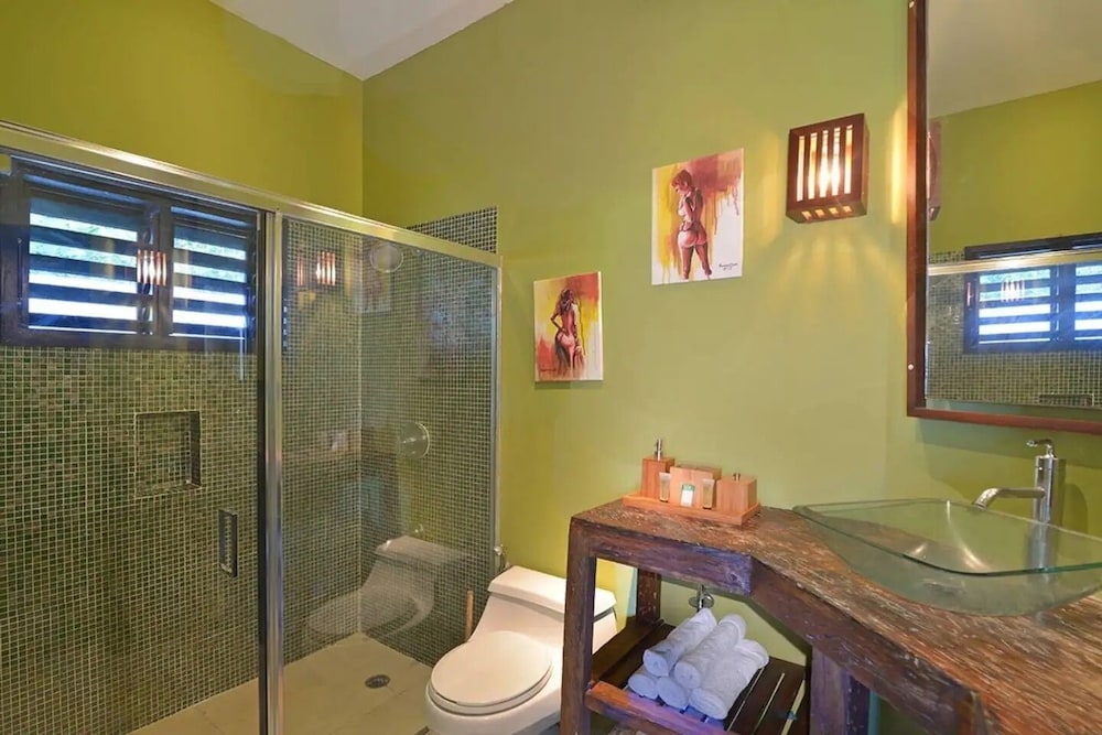 HOSPITALITYEXPERT Spring Farm by null