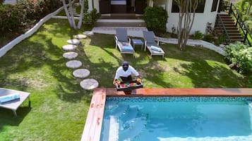 Outdoor pool, sun loungers