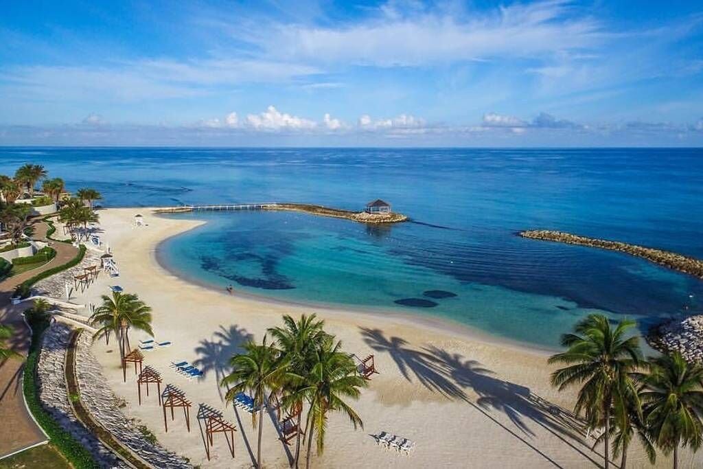 Private beach nearby, white sand, beach shuttle, beach cabanas