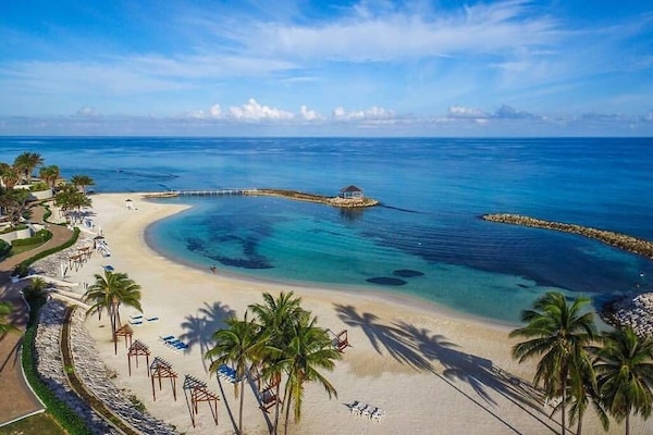Spiaggia privata nelle vicinanze, sabbia bianca, navetta per la spiaggia