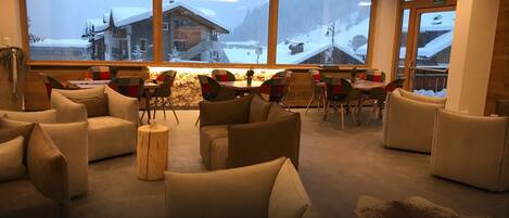Lobby lounge