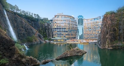 InterContinental Shanghai Wonderland by IHG