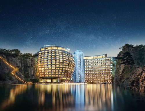 InterContinental Shanghai Wonderland by IHG
