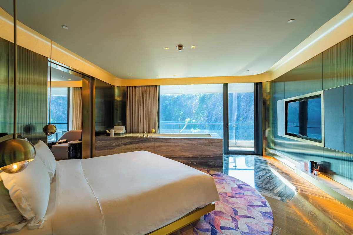 Suite, 1 King Bed (Waterfall View)