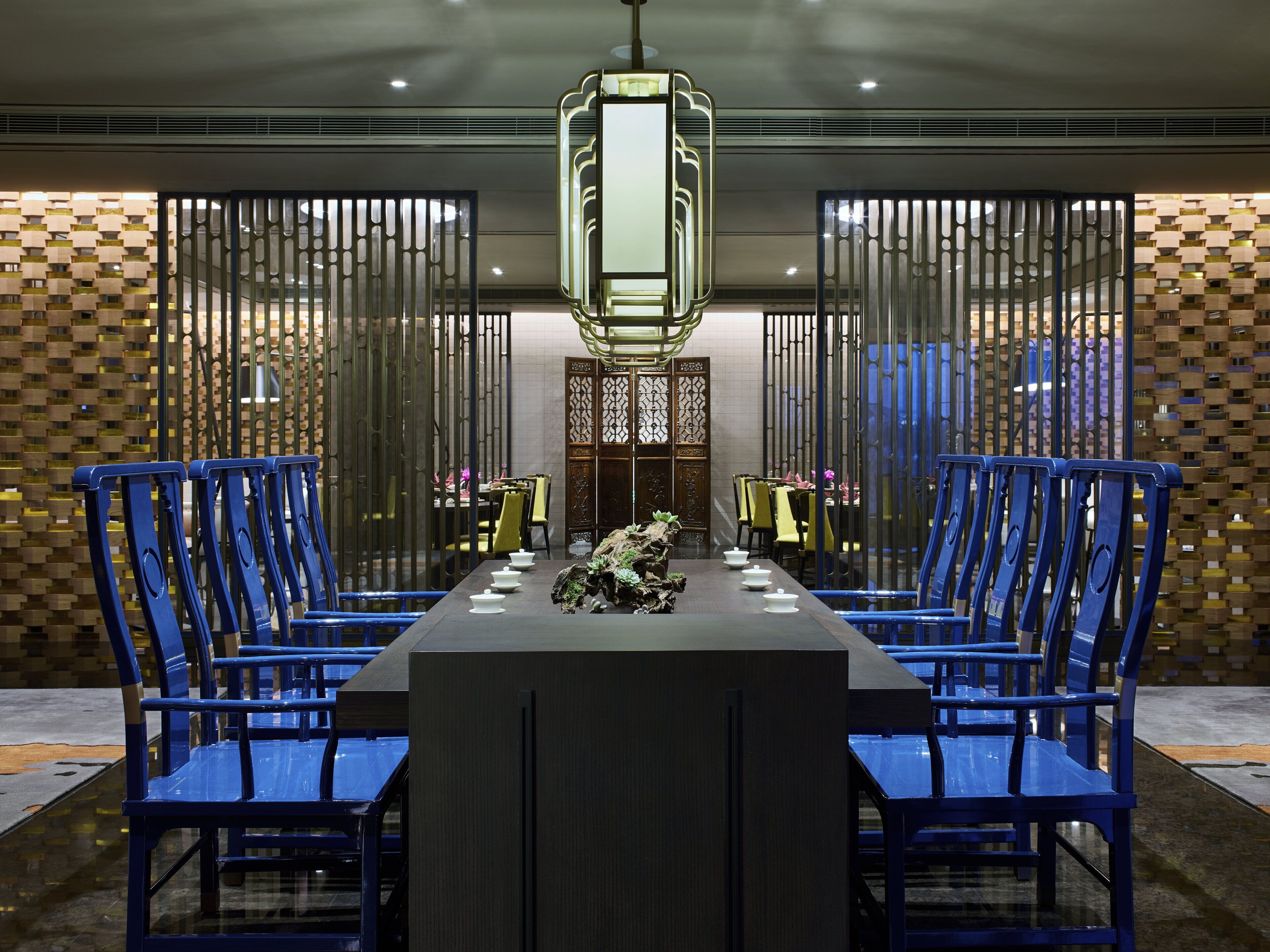 5 restaurants, lunch, dinner, brunch served; asian cuisine