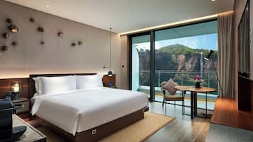 1 bedroom, premium bedding, memory-foam beds, free minibar