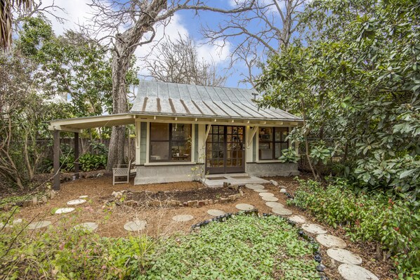 Front of property - Lavanderie (San Antonio)