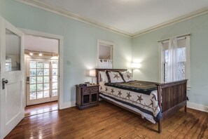 Cottage, 1 Bedroom | 1 bedroom, desk, iron/ironing board, free WiFi - Lavanderie (San Antonio)