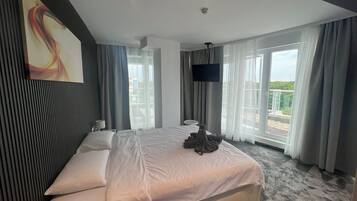 Panoramic Apartment, 1 Bedroom, Hot Tub | Desk, iron/ironing board, free WiFi