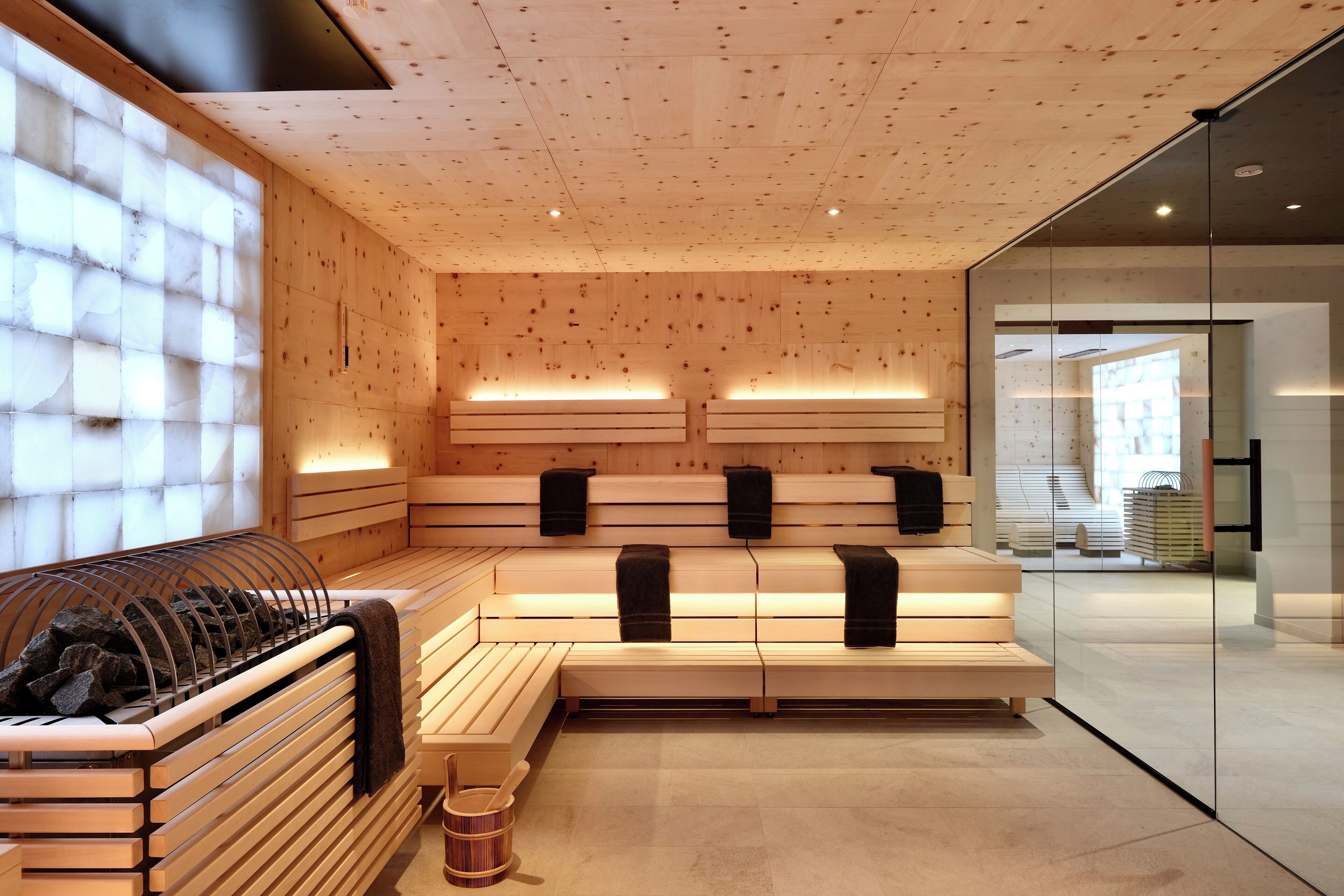 Couples treatment rooms, body treatments, hot stone massages