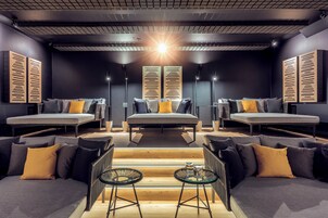 Couples treatment rooms, body treatments, hot stone massages