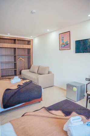 Firemannsrom, balkong | Sengetøy av topp kvalitet, individuelt dekorert og individuelt innredet