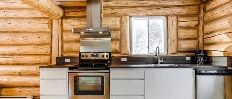 Design Chalet, 3 Bedrooms | Private kitchen | Full-sized fridge, microwave, oven, stovetop