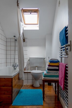 Cottage, 2 phòng ngủ | Phòng tắm | Máy sấy tóc, khăn tắm, giấy vệ sinh 