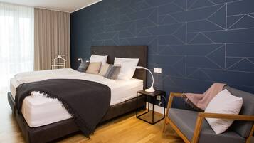 Deluxe Apartment | 1 bedroom, premium bedding, in-room safe, desk