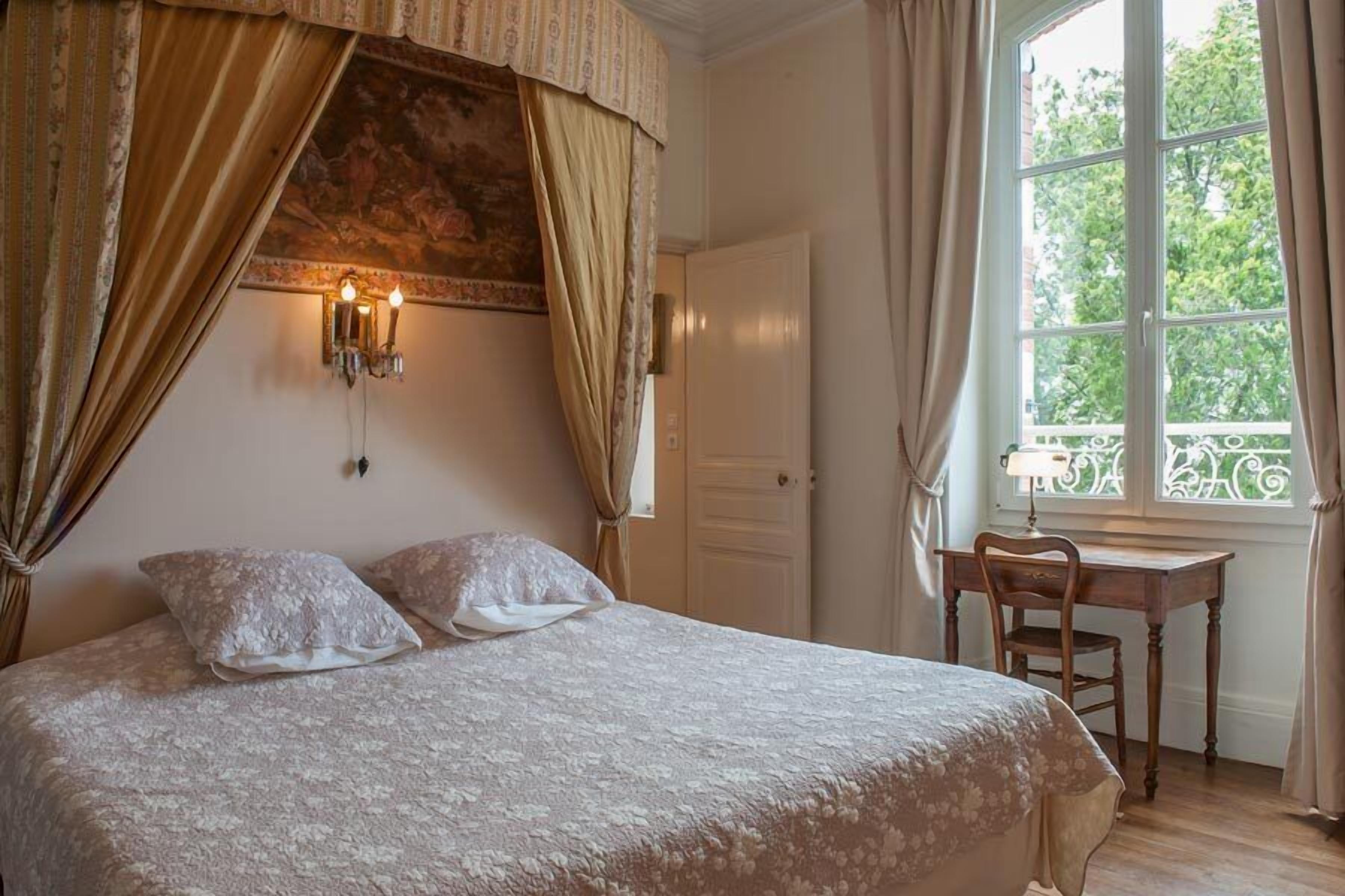 Double Room | Desk, iron/ironing board (on request), WiFi (free)
